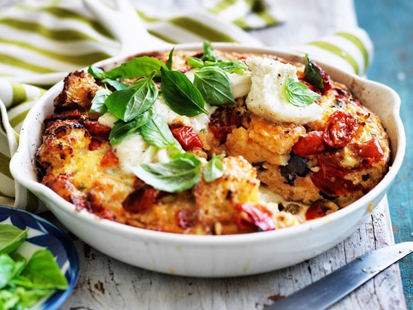 Tomato, mozzarella and chickpea pan bake
