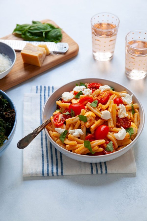 Tomato mozzarella pasta with fresh basil