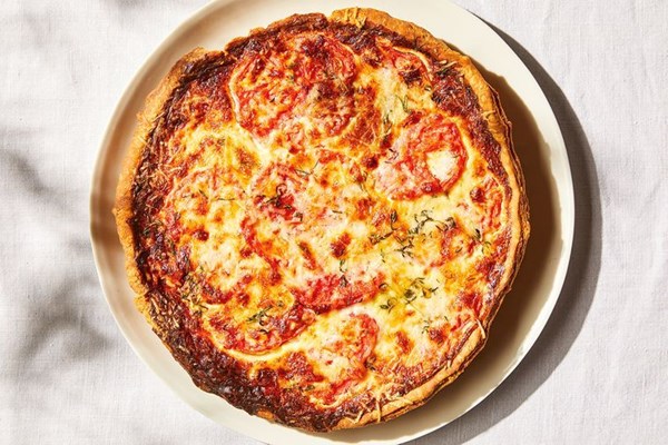 Tomato, onion and cheddar tart