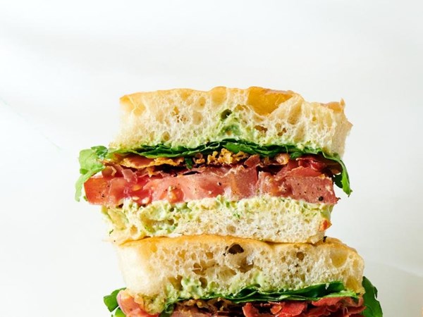 Tomato, pancetta and arugula sandwich 