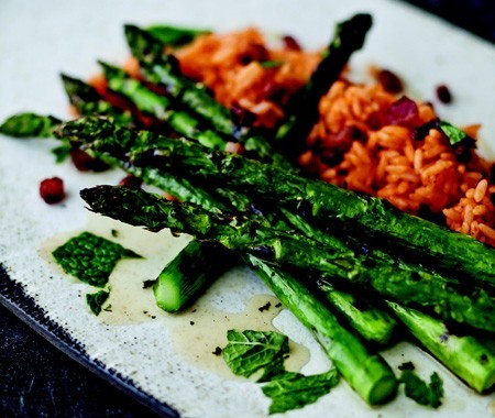 Tomato red rice with grilled asparagus and sweet mint dressing