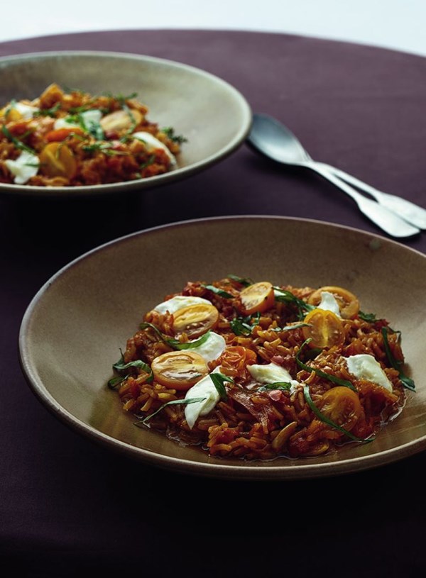 Tomato rice pilaf with capsicums, bocconcini and basil