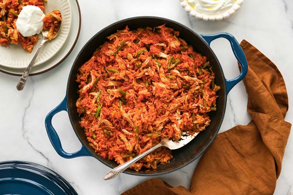 Tomato rice with chicken and green beans 