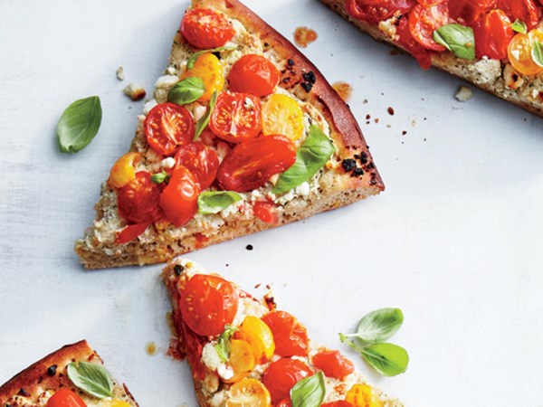 Tomato-ricotta pizza