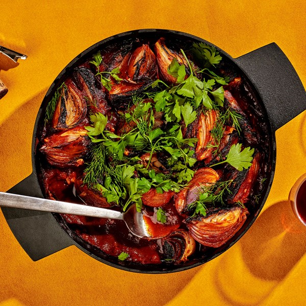Tomato-roasted onions with so much paprika