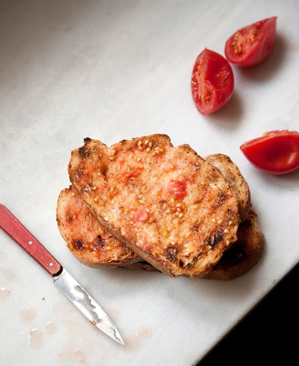 Tomato-rubbed bread (Pa amb tomàquet)