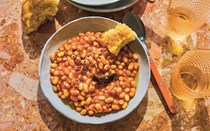 Tomato, sage and garlic beans (Fagioli all'uccelletto)