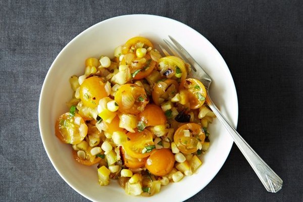 Tomato salad with corn, summer squash and roasted onions