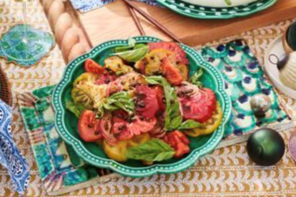 Tomato salad with crispy capers and croutons