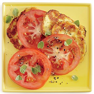 Tomato salad with halloumi and oregano
