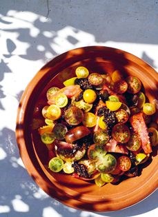 Tomato salad with salsa macha