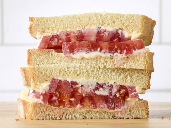 Tomato sandwich
