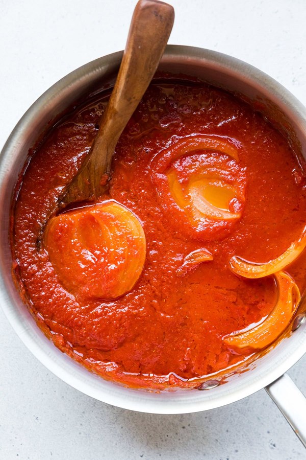 Tomato sauce (Marcella Hazan-inspired) 