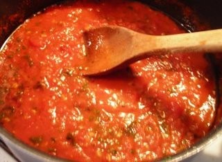 Tomato sauce with anchovies