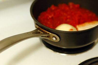 Tomato sauce with onion and butter