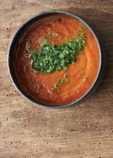 Tomato soup with kale pesto (Tomatsuppe med grønkålspesto)