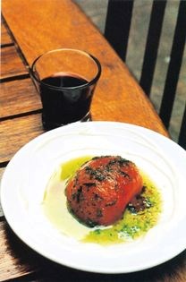Tomato stuffed with tuna, garlic and parsley (Tomate relleno de vetresca de bonito)
