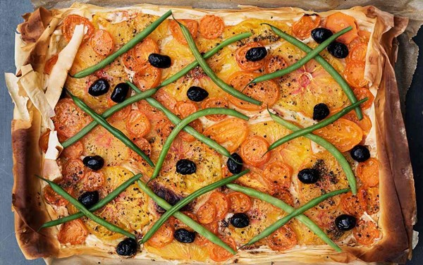 Tomato tart with French beans and rosemary