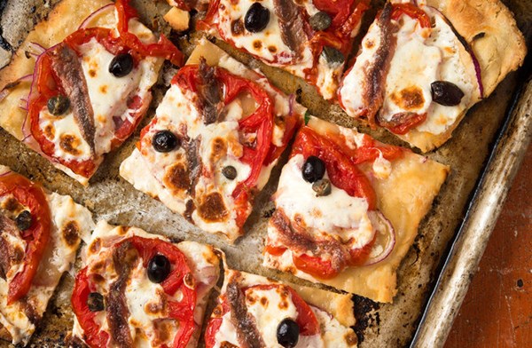 Tomato tart with fresh mozzarella and anchovies