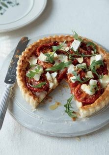 Tomato tart with goat's cheese (Tarte à la tomate et au fromage de chèvre)