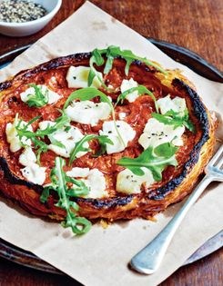Tomato tart with goat's cheese (Tarte fine à la tomate, fromage de chèvre)