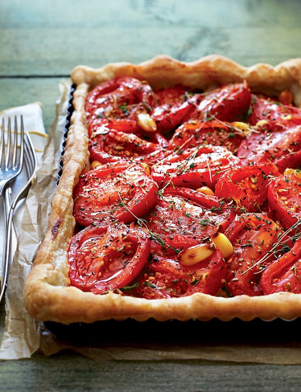 Tomato tart with whole roasted garlic cloves