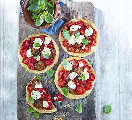 Tomato tarts with roasted garlic & goat's cheese