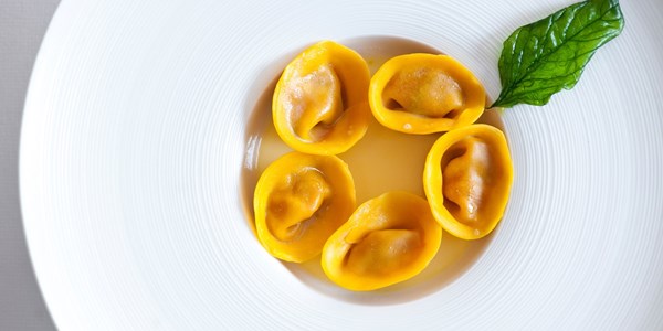 Tomato tortelli, water of smoked Provolone cheese and basil crisps