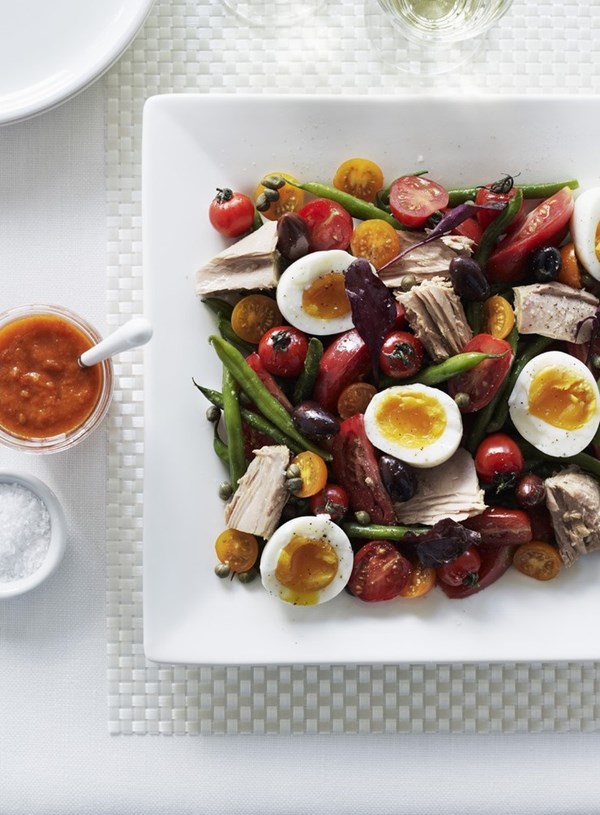 Tomato, tuna and soft boiled egg salad with tomato dressing