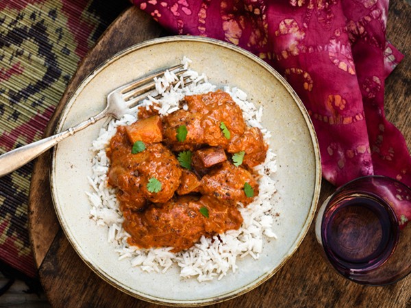 Tomato-yogurt chicken curry