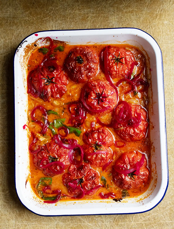 Tomatoes, coconut and sweet-sour onions