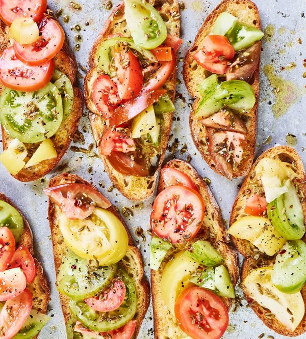 Tomatoes on toast with chilli and fennel seeds