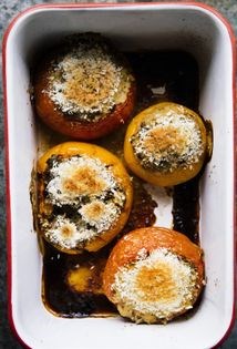 Tomatoes stuffed with lentils and goat cheese