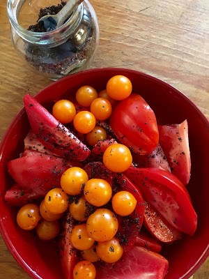 Tomatoes with sour plum powder (Méizifěn fānqié / 梅子粉蕃茄)