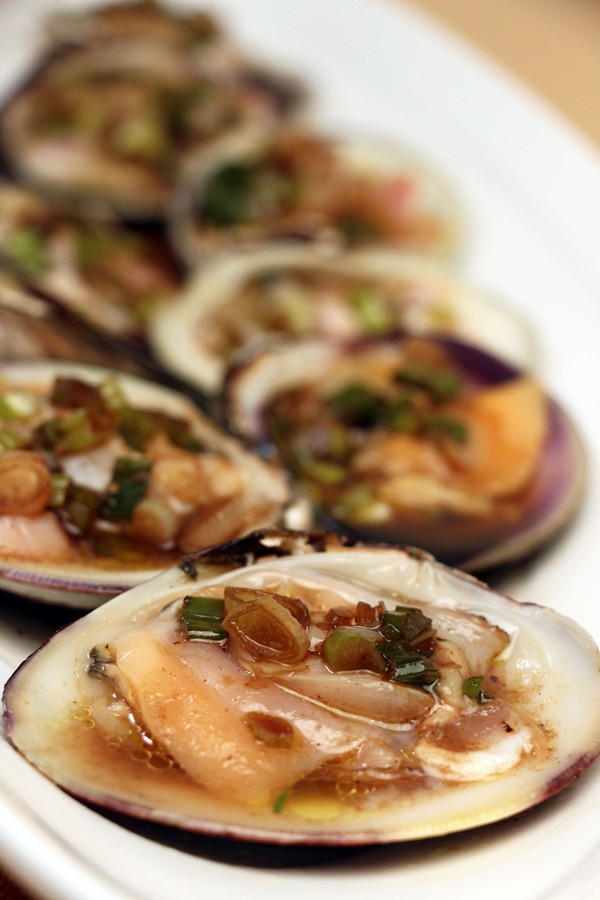 Top neck clams with vinegar and scallion sauce