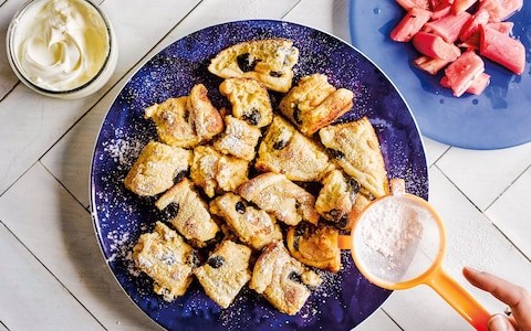 Torn Viennese pancakes (Kaiserschmarrn) with rhubarb