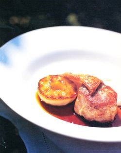 Tornedos of pork with caramelized apple and mashed potato sauce