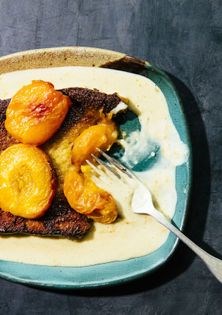 Torrijas caramelizadas w/ apricots