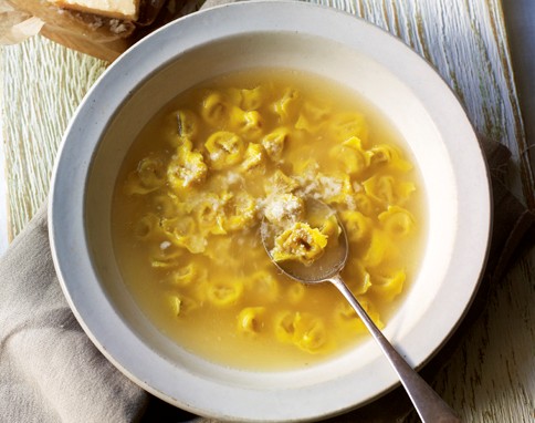 Tortellini in broth (Tortellini in brodo)