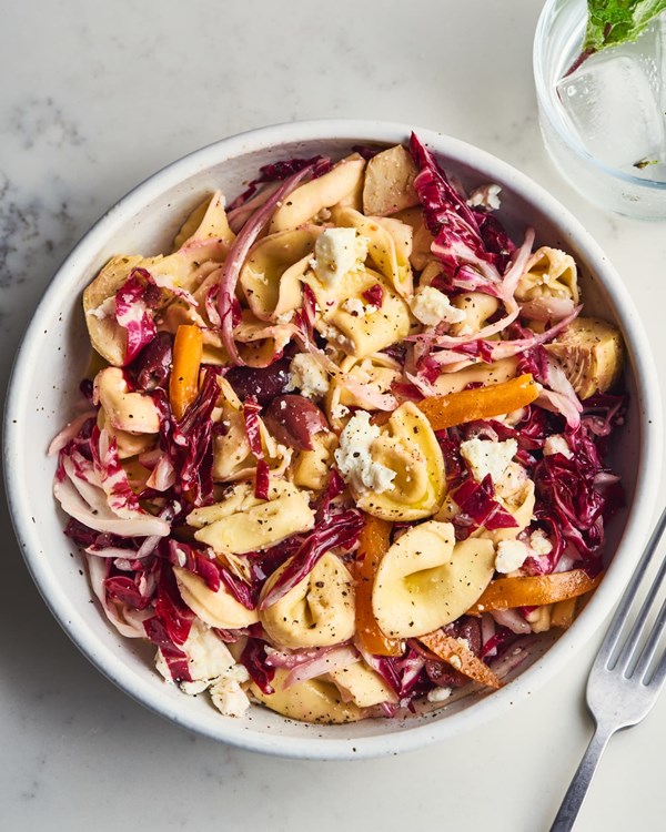 Tortellini salad with marinated artichokes and feta