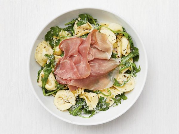 Tortellini with arugula and prosciutto 