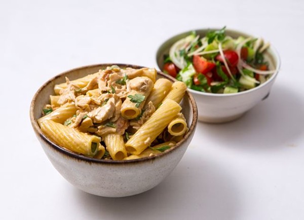 Tortiglioni with chicken and lemon sauce