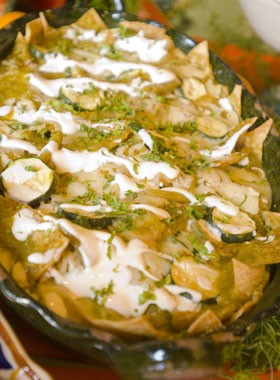 Tortilla casserole with turkey (Chilaquiles de guajolote)