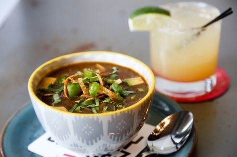 Tortilla soup (Sopa de tortilla)