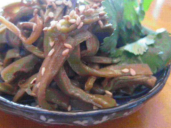 Tossed tribute vegetable (Liángbàn gòngcài / 涼拌貢菜)