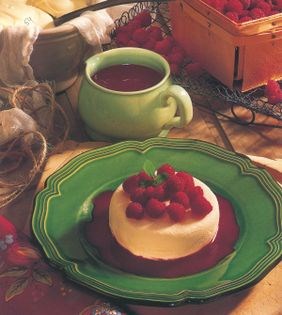 Touraine crémets with raspberry coulis