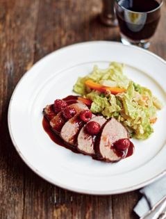Tournedos of venison with raspberry and bitter chocolate sauce (Tournedos de chevreuil, framboise et chocolat amer)