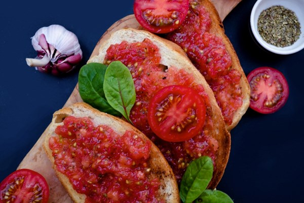 Traditional, Catalan tomato tapa (Pa amb tomaquet)