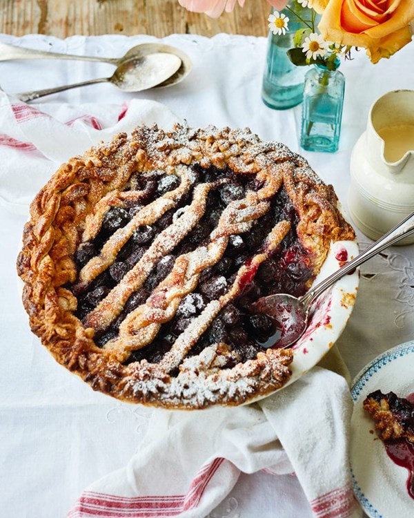 Traditional cherry pie