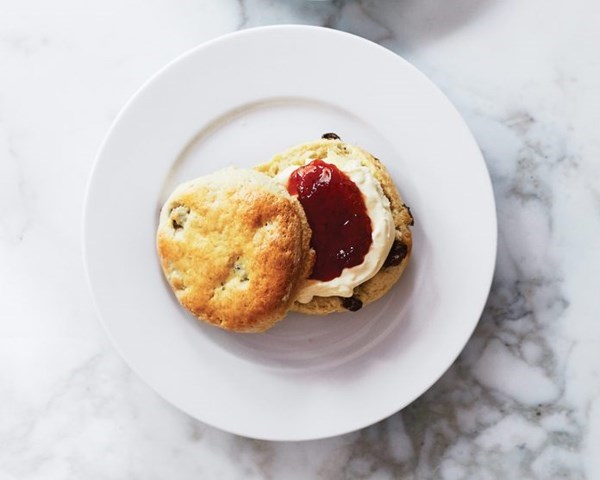 Traditional English scones [Edd Kimber]